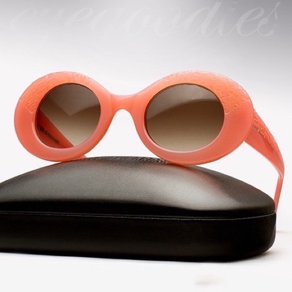 New New in Box Cutler and Gross 1053 Sunglasses in Pearl Pink - Picture 8 of 9